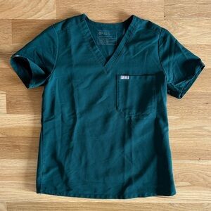 FIGS | CATARINA ONE POCKET SCRUB TOP